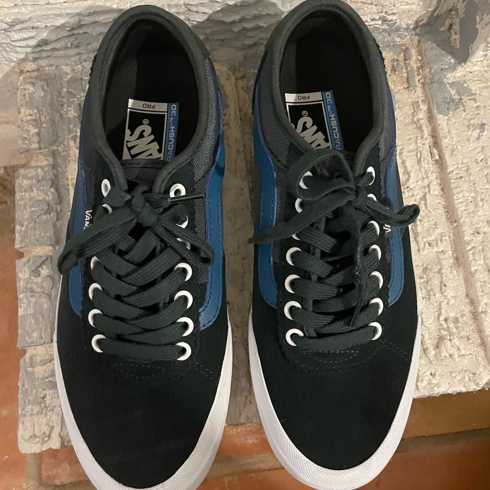 Van’s Men’s Chukka Low Sidestripe Pro shoe size 8.5